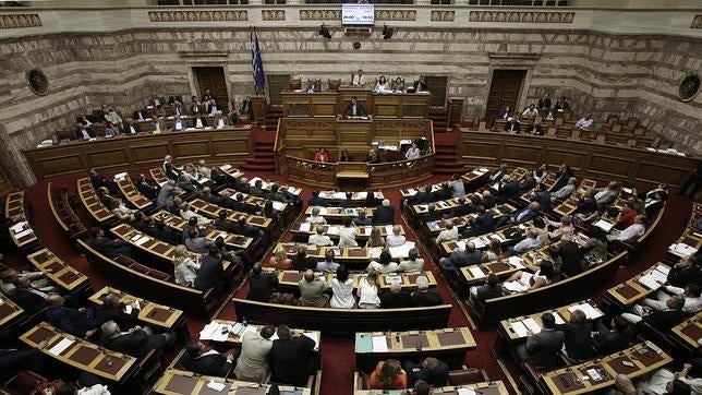 El Parlamento griego da luz verde al segundo paquete de medidas