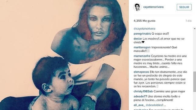 Cayetano comparte una fotografía en la que aparece con su madre