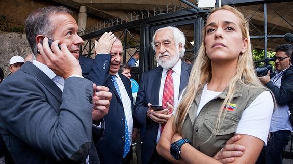 Impiden la visita al opositor venezolano Leopoldo López a varios senadores españoles