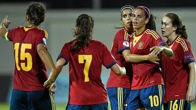 Las jugadoras celebran el gol de España