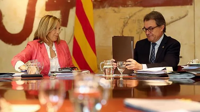 Joana Ortega, junto al presidente de la Generalitat, Artur Mas