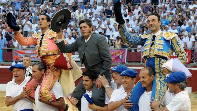 Triunfan la maestría de Ponce y la entrega de Fandiño en su mano a mano en Francia