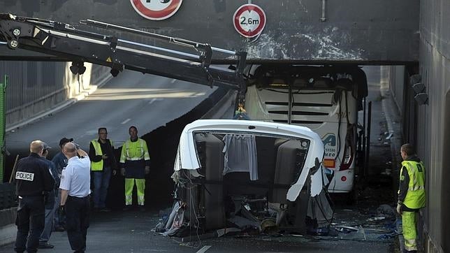 El conductor del autocar admite haberse fiado del GPS sin prestar atención a la ruta