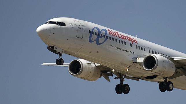 La mitad de los pasajeros del vuelo Ibiza-Madrid que se negaron a volar vuelven a la capital