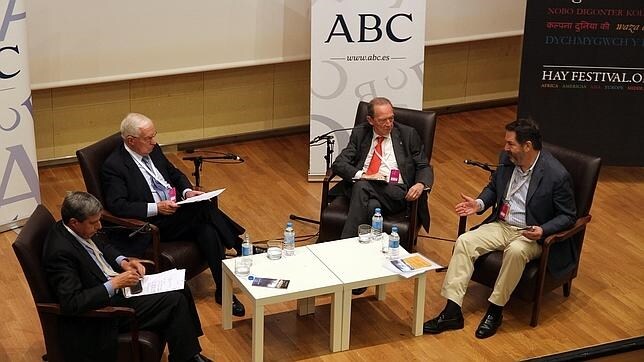 José Luis García Delgado, Víctor García de la Concha, José Manuel Blecua y Bieito Rubido durante una intervención en una pasada edición de Hay Festival