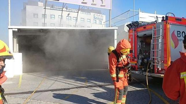 Un incendio en un hotel de Catarroja obliga a desalojar a quince personas