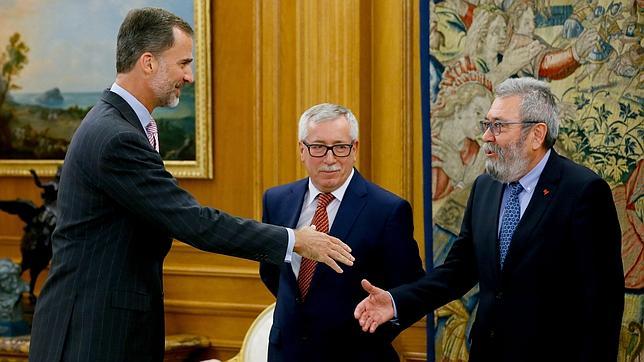 El Rey Felipe VI , Cándido Méndez ante Ignacio Fernández Toxo