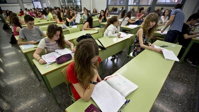 La UV pide formalmente al Consell una reducción de las tasas universitarias