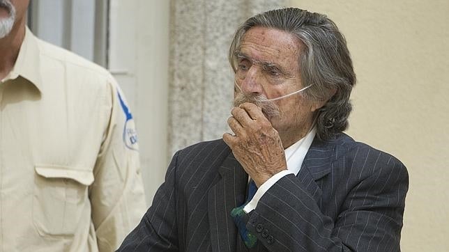 Miguel de la Quadra-Salcedo, 83 años «dando guerra»