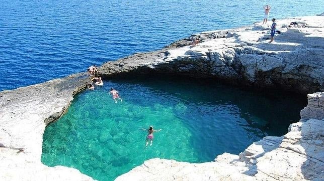 Las piscinas más alucinantes al borde del mar