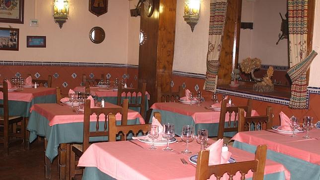 El restaurante Palacios está situado en pleno casco histórico, cerca de San Vicente y de la plaza Juan de Mariana