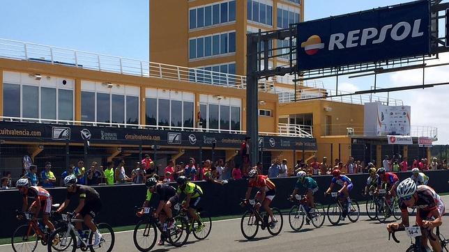 Arranca el 24 horas Cyclo Circuit en Cheste