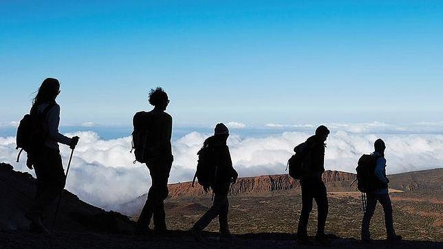 El Teide invita al senderismo hasta el mismo cráter del volcán