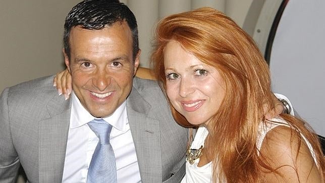 Jorge Mendes junto a su pareja, Sandra