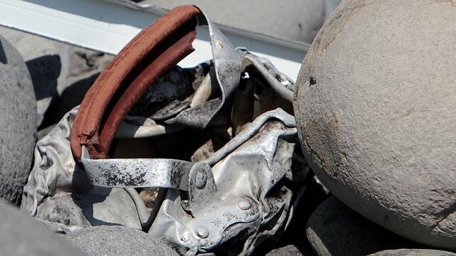 Fragmento metálico que podría pertenecer al avión de Malaysia Airlines hallado en Reunión