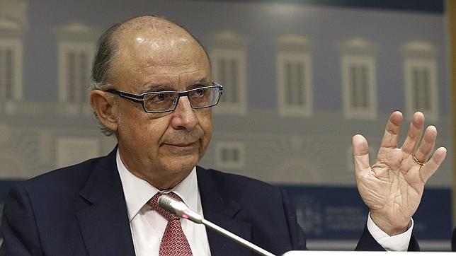 El ministro de Hacienda, Cristóbal Montoro, durante una rueda de prensa ofrecida tras el Consejo de Política Fiscal y Financiera (CPFF)