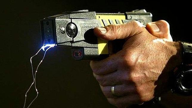 Los Mossos d'Esquadra tendrán unas 130 pistolas Taser a finales de año