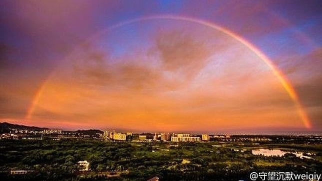 Un arco iris despierta el entusiasmo de los habitantes de Pekín