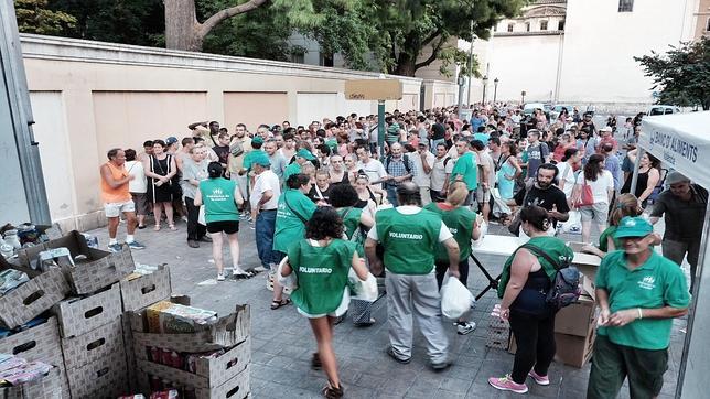 Imagen del reparto de alimentos realizado este martes en Valencia