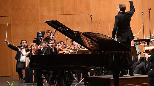 El español Juan Pérez Floristán gana el Concurso Internacional de Piano de Santander