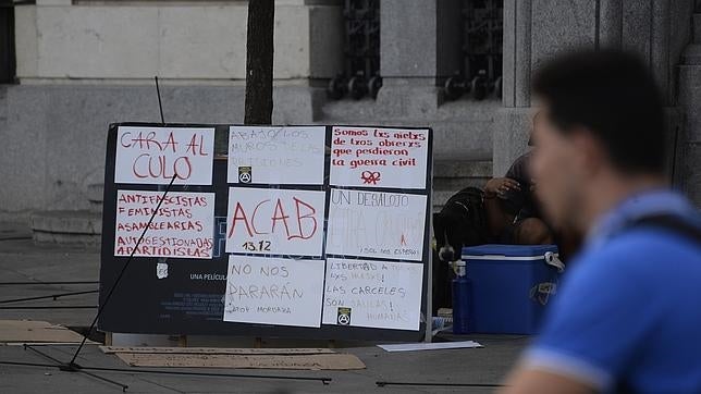 Un mando policial prohíbe levantar la acampada de Cibeles