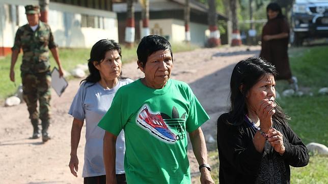 Indígenas peruanos rescatados del grupo Sendero Luminoso