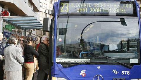 Continúan los servicios mínimos de autobús nocturno en Alicante