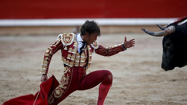 Escribano corta cinco orejas y sale a hombros con Palazón en Alicante