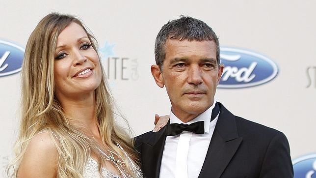 Antonio Banderas pone de largo su noviazgo con Nicole en la gala de Starlite