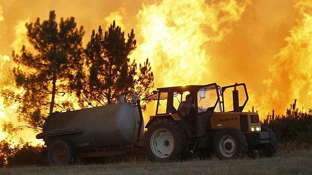 Noche contra los incendios en Galicia