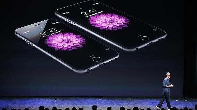 Tim Cook, CEO de Apple, durante la presentación del iPhone 6 y iPhone 6 Plus el 9 de septiembre de 2014