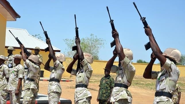 Nigeria anuncia la creación de una fábrica de armamento para paliar su carestía frente a Boko Haram