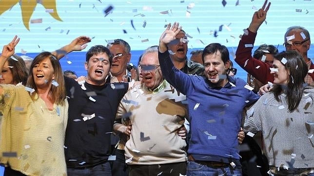 El ministro de Economía, Axel Kicillof (segundo por la izq.), durante un reciente acto electoral en Buenos Aires