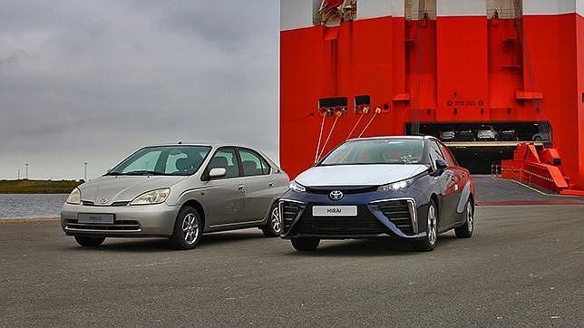 Como hizo hace 15 años el Prius siendo el primer híbrido, el Toyota Mirai es la primera berlina de pila de combustible en llegar de la mano de los japoneses