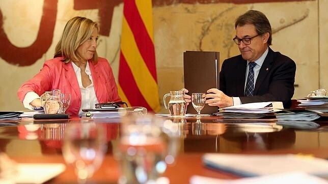 Joana Ortega y Artur Mas, en una reunión del Ejecutivo catalán antes de la ruptura entre UDC y CDC