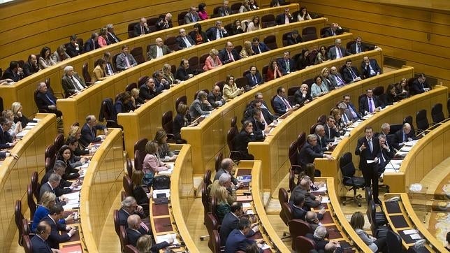 El Senado gasta hasta junio 1,43 millones en pagar los viajes de los parlamentarios