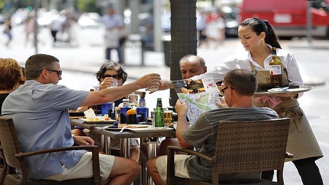 Rechazo frontal de los hosteleros a eliminar la libertad de horarios comerciales