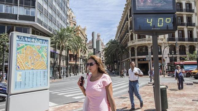 Las imágenes de una jornada de calor extremo en Valencia