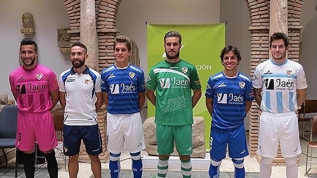 El Linares, primer equipo en lucir el himno andaluz en su camiseta