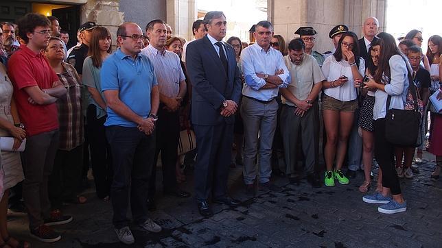 Minuto de silencio en Cuenca por el asesinato de Laura y Marina