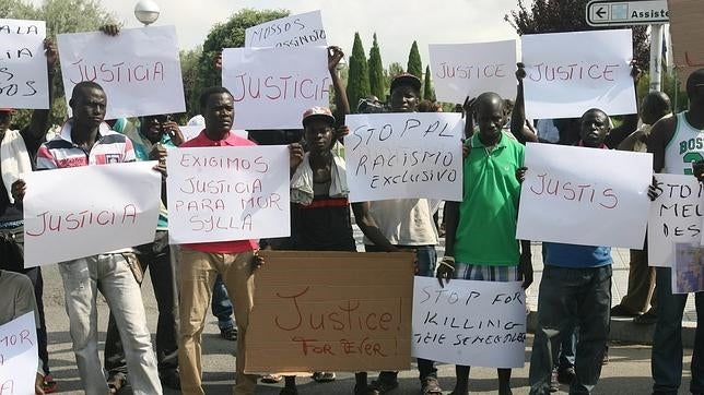 Convocan una protesta en la Puerta del Sol por la muerte del vendedor senegalés