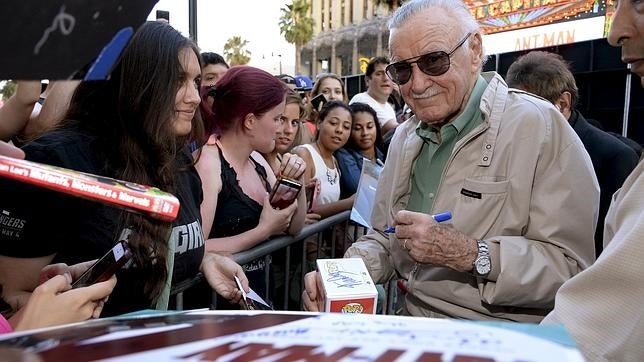 Stan Lee, el creador de cómics, demando por «abuso mental»