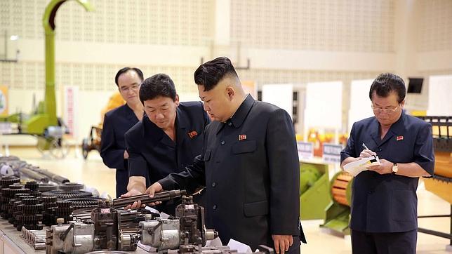 Kim Jong-un, durante una visita a una fábrica