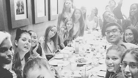 Ariana Grande invita a sus fans a desayunar