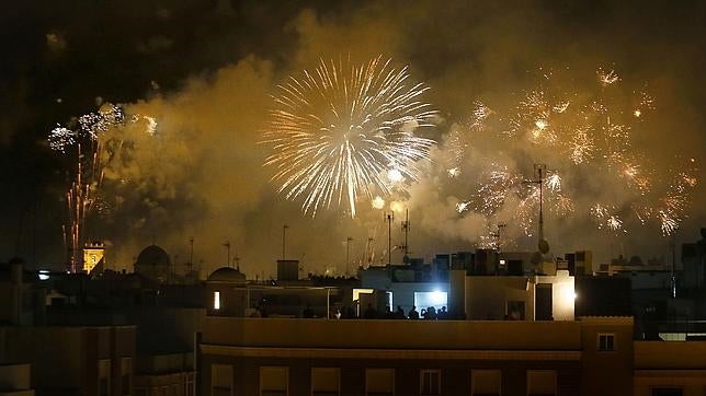 21 personas reciben asistencia sanitaria en la «Nit de l'Albà» de Elche