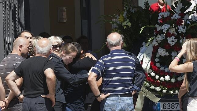 Familiares y amigos de Marina Okarynska la despidieron este viernes en el cementerio Cristo del Perdón de Cuenca