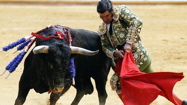 Morante de la Puebla se dobla con el cuarto toro