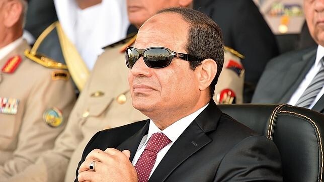 El Presidente de Egipto durante una ceremonia militar