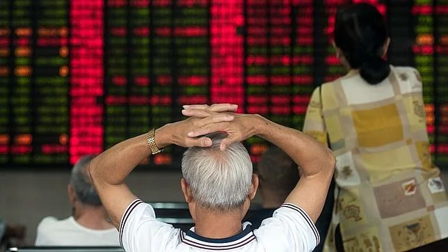 Inversores en la Bolsa de Shanghai