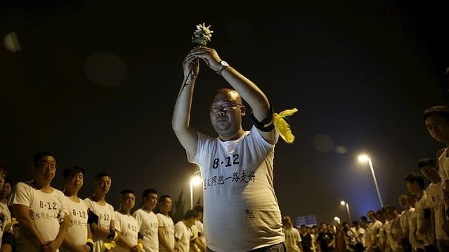 Tianjin homenajea a las víctimas bajo la amenaza de la lluvia